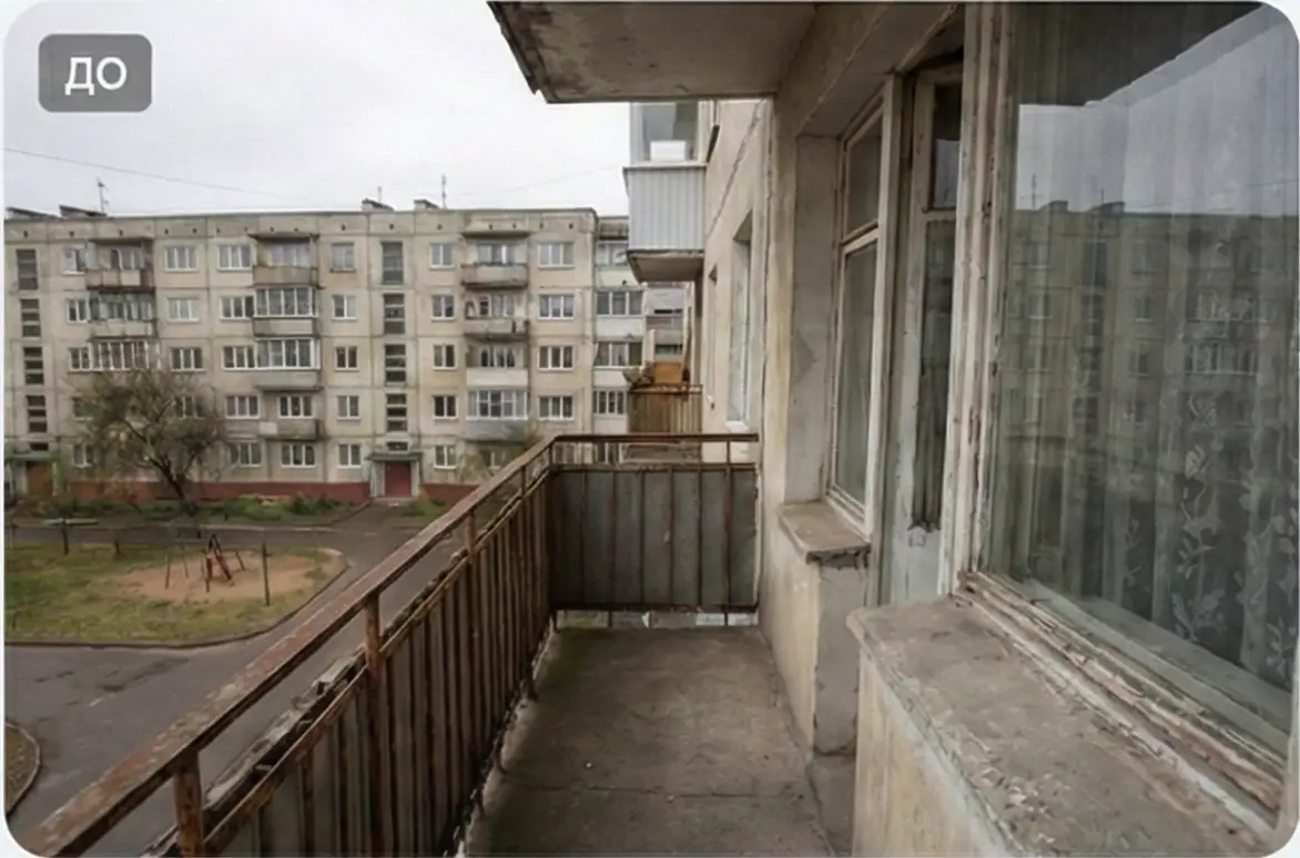 Старый балкон в советском жилом доме